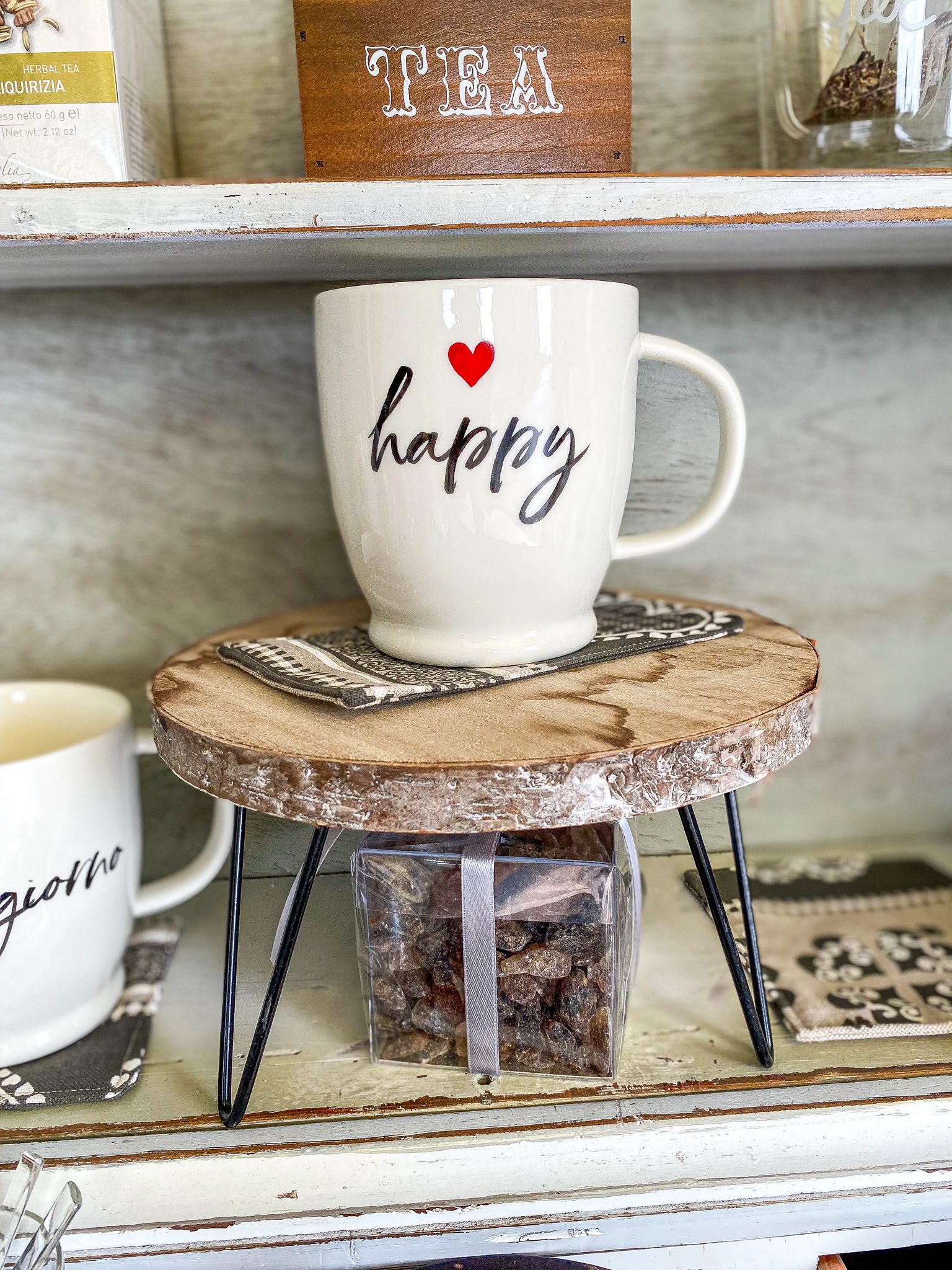 Mug Bianco con scritta “Happy”