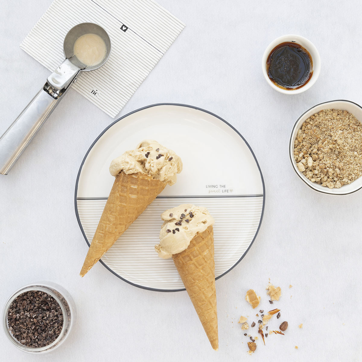 Piatto da dessert/piatto colazione “Living the sweet life” grande beige