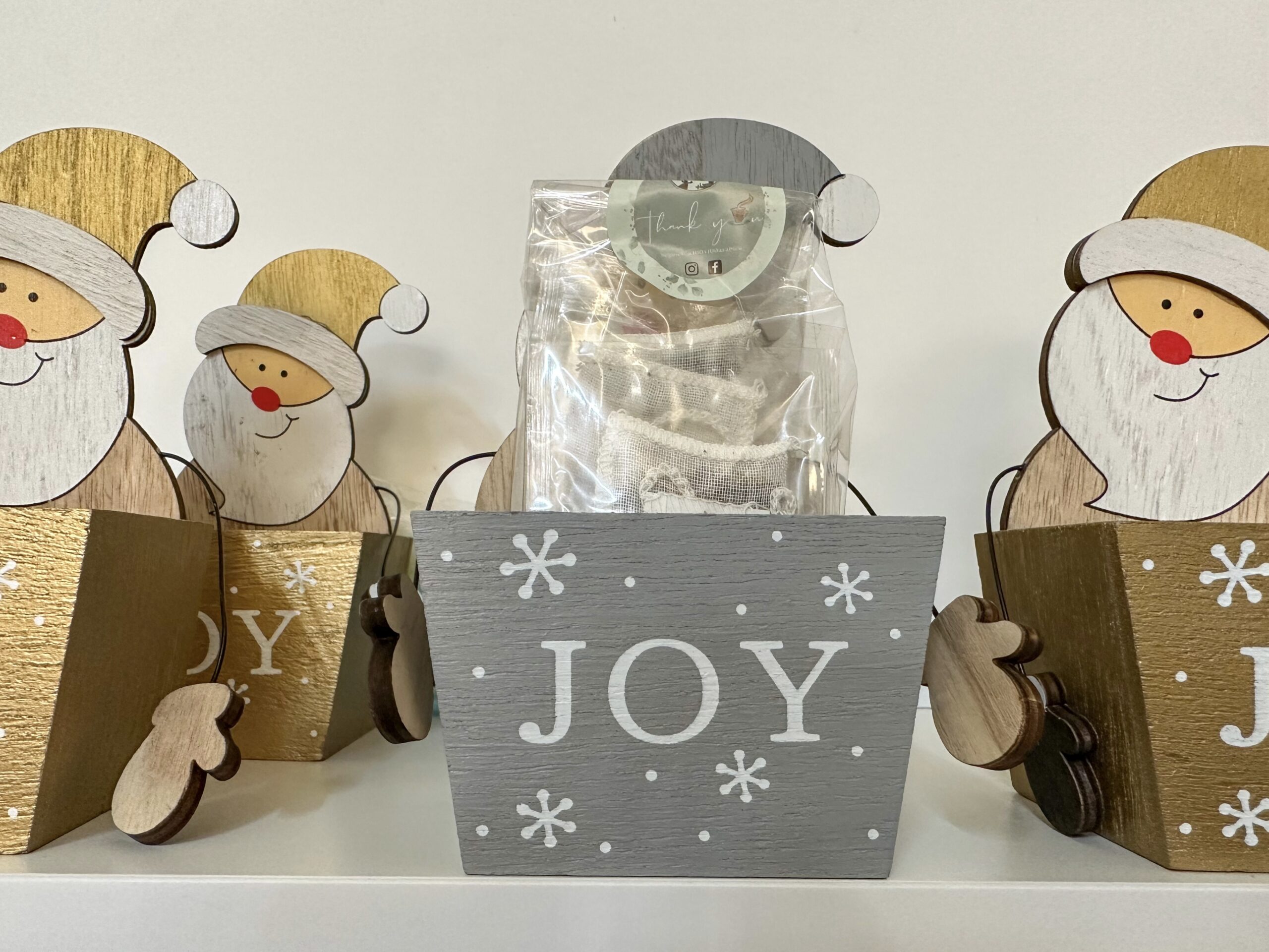 Contenitore in legno personaggi natalizi + 10 bustine di tè