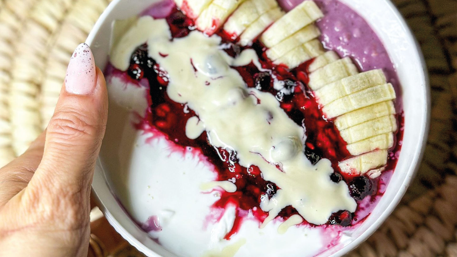 Al momento stai visualizzando Creamy Porridge – frutti rossi e cioccolato bianco